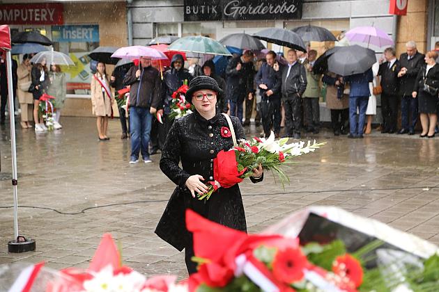 W hołdzie bohaterom i ofiarom wojny