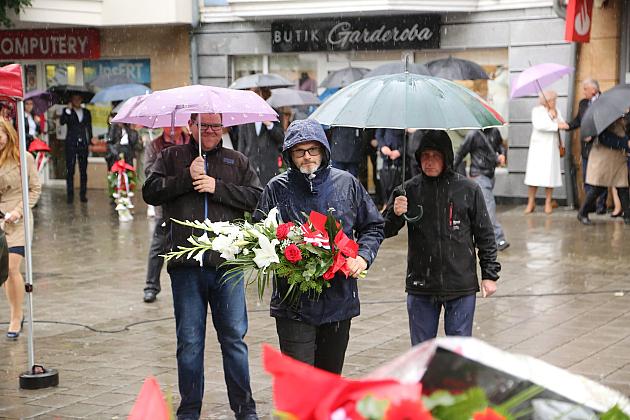 W hołdzie bohaterom i ofiarom wojny