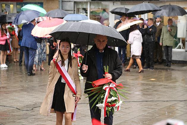 W hołdzie bohaterom i ofiarom wojny