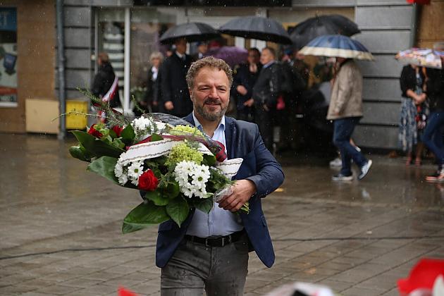 W hołdzie bohaterom i ofiarom wojny