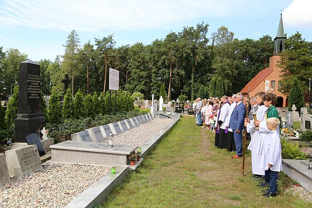 W hołdzie bohaterom i ofiarom wojny