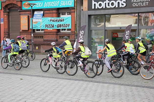 Rajd pieszo-rowerowy wyruszył z placu Pokoju