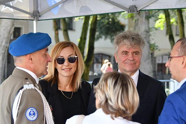 Uroczysta przysięga wojskowa na placu Pokoju