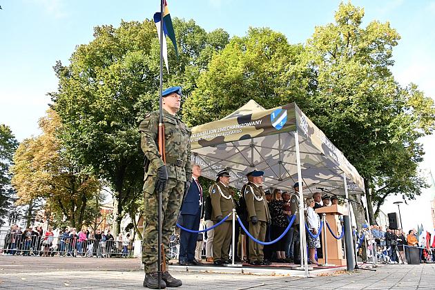 Uroczysta przysięga wojskowa na placu Pokoju