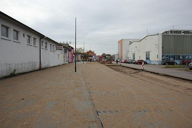 Ulica Zwarowska w przebudowie. Powstają nowe miejsca parkingowe