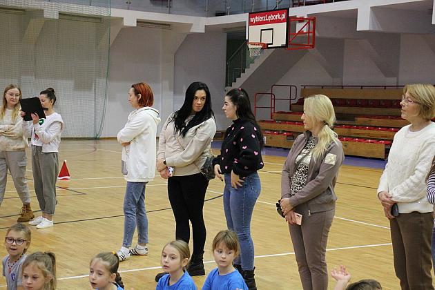 „Pierwszaki” na start! Sportowa rywalizacja w SP7