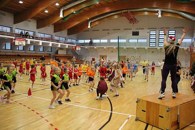 „Pierwszaki” na start! Sportowa rywalizacja w SP7