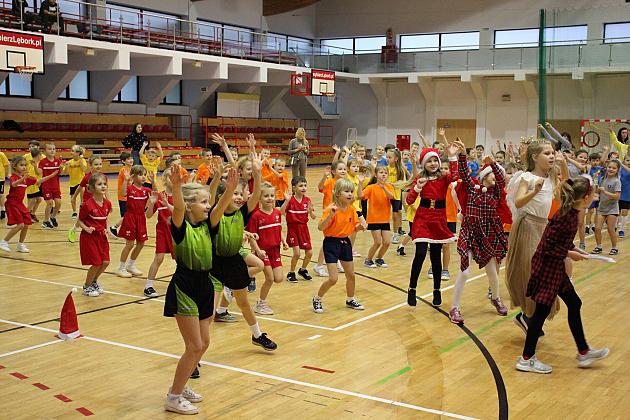 „Pierwszaki” na start! Sportowa rywalizacja w SP7