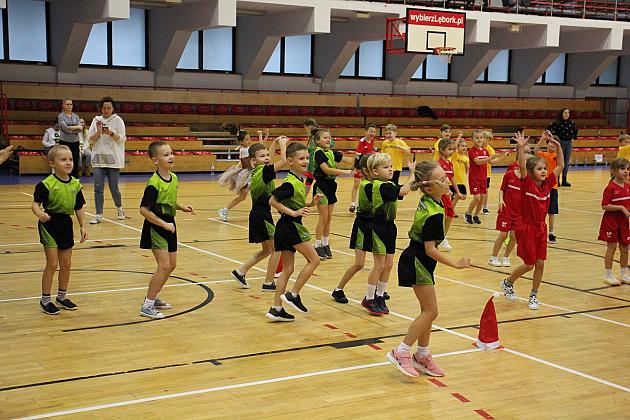 „Pierwszaki” na start! Sportowa rywalizacja w SP7