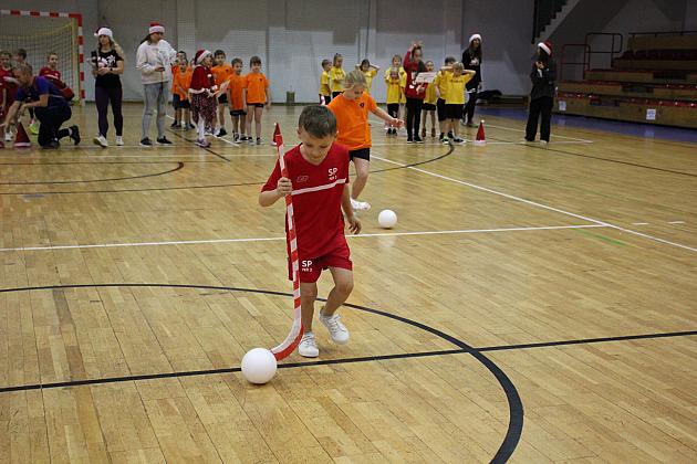 „Pierwszaki” na start! Sportowa rywalizacja w SP7