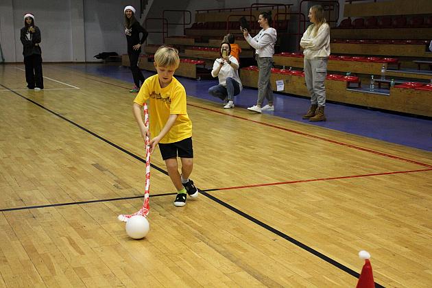 „Pierwszaki” na start! Sportowa rywalizacja w SP7