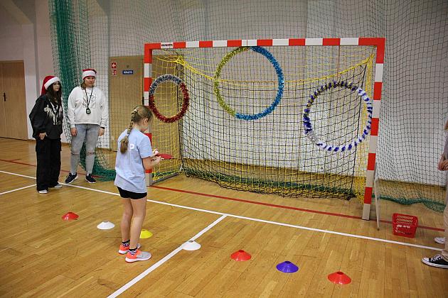 „Pierwszaki” na start! Sportowa rywalizacja w SP7