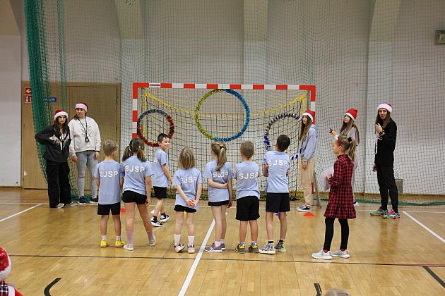 „Pierwszaki” na start! Sportowa rywalizacja w SP7