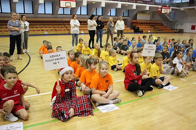 „Pierwszaki” na start! Sportowa rywalizacja w SP7