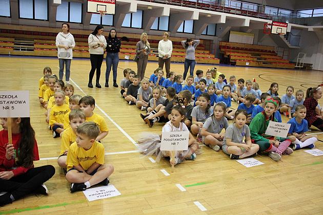 „Pierwszaki” na start! Sportowa rywalizacja w SP7