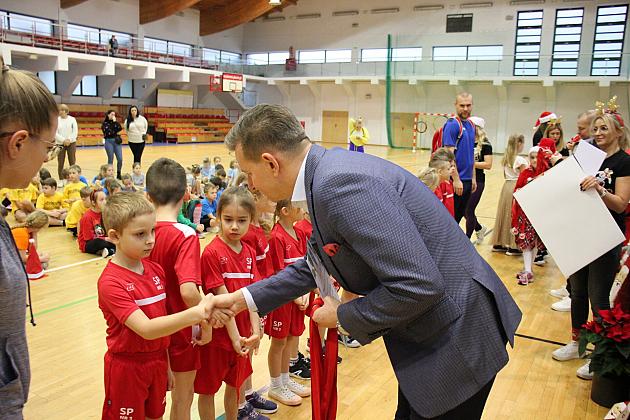 „Pierwszaki” na start! Sportowa rywalizacja w SP7