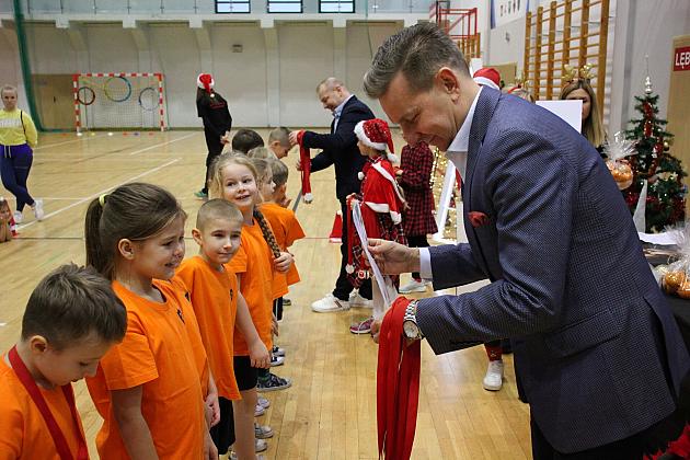 „Pierwszaki” na start! Sportowa rywalizacja w SP7