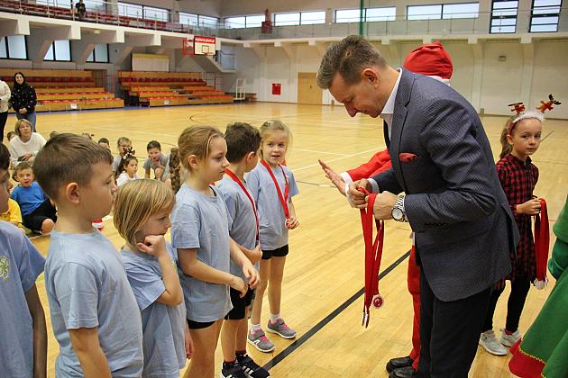 „Pierwszaki” na start! Sportowa rywalizacja w SP7