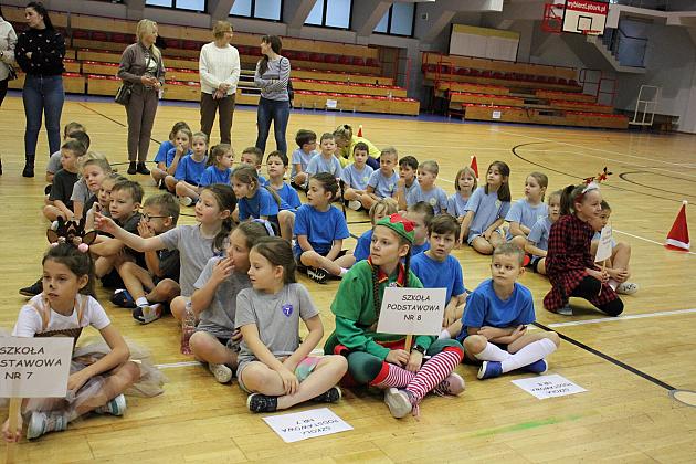 „Pierwszaki” na start! Sportowa rywalizacja w SP7