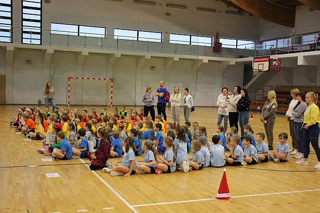 „Pierwszaki” na start! Sportowa rywalizacja w SP7