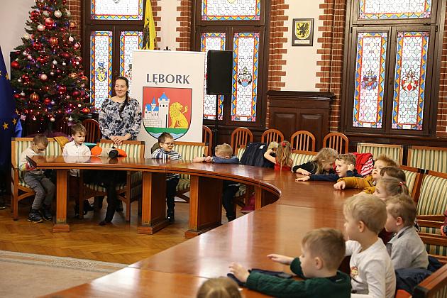 Świąteczne spotkanie dzieci z przedszkoli w Ratuszu