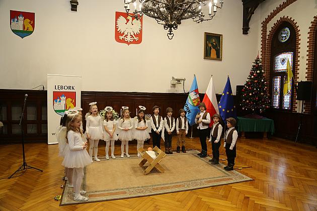 Ksiądz Biskup kolędował w ratuszu
