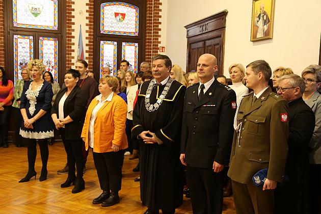 Ksiądz Biskup kolędował w ratuszu
