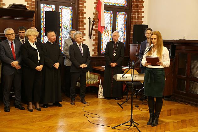 Ksiądz Biskup kolędował w ratuszu