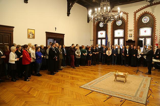 Ksiądz Biskup kolędował w ratuszu