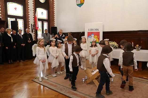 Ksiądz Biskup kolędował w ratuszu