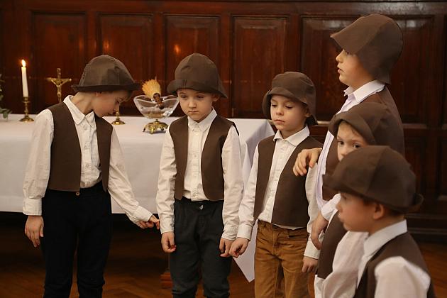 Ksiądz Biskup kolędował w ratuszu