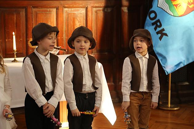 Ksiądz Biskup kolędował w ratuszu