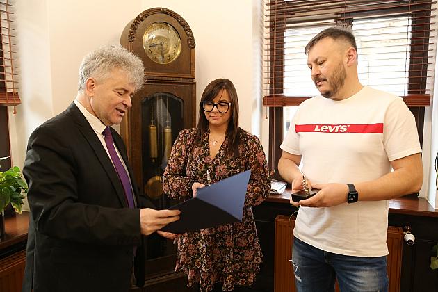 Burmistrz przekazał statuetkę „Orkiestrowe nutki” w dobre ręce