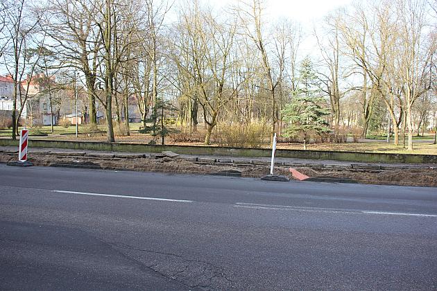Ruszył remont chodnika i nawierzchni ulicy Wojska Polskiego