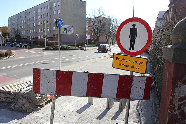 Remont chodnika i ulicy przy Wojska Polskiego
