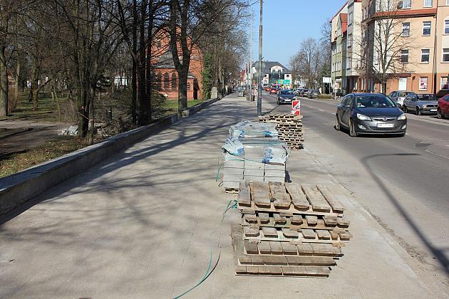 Remont chodnika i ulicy przy Wojska Polskiego