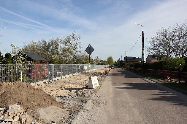 Na ulicy Glinianej powstaje droga dla pieszych i rowerów