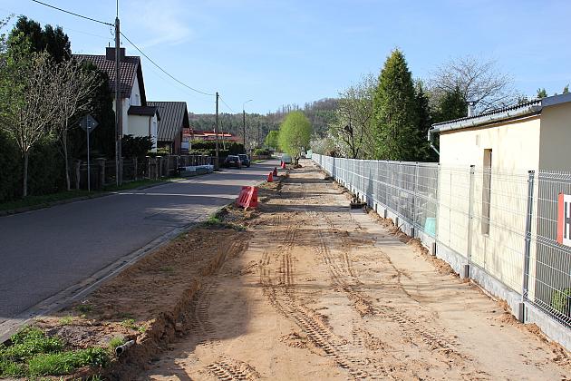 Na ulicy Glinianej powstaje droga dla pieszych i rowerów
