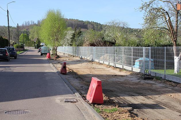 Na ulicy Glinianej powstaje droga dla pieszych i rowerów