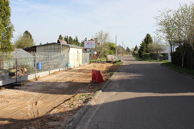 Na ulicy Glinianej powstaje droga dla pieszych i rowerów