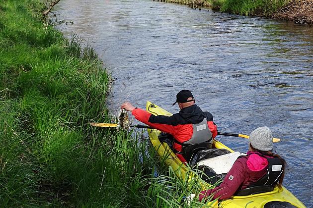 W sobotę czyszczono brzegi rzeki Łeby w ramach ogólnopolskiej inicjatywy 'Operacja Czysta Rzeka'