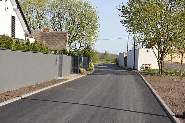 Sudecka z asfaltem i kanalizacją deszczową