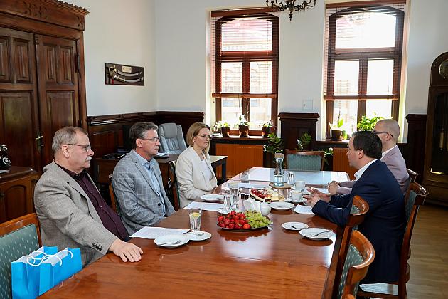Lębork i Łeba chcą łączyć siły! Spotkanie burmistrzów i nowe otwarcie we współpracy