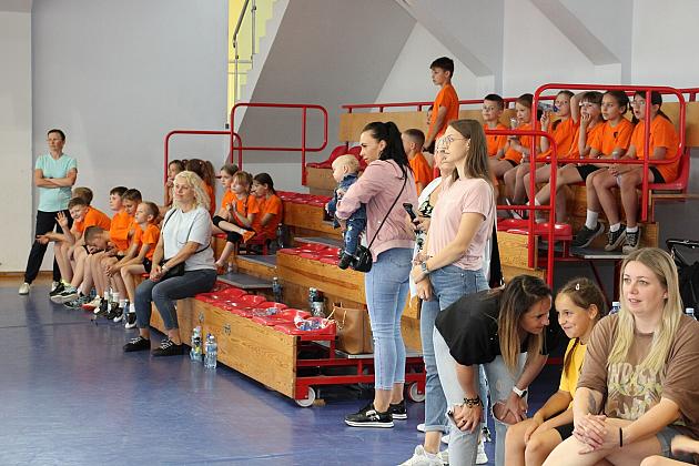 „Kto z nas lepiej i prędzej”. Konkurs sportowy dla uczniów szkół podstawowych
