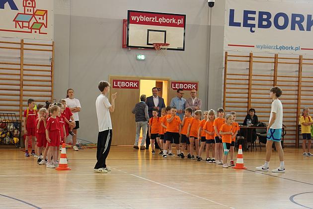 „Kto z nas lepiej i prędzej”. Konkurs sportowy dla uczniów szkół podstawowych