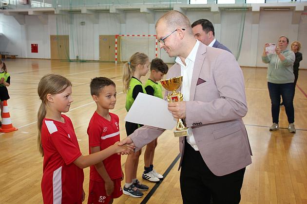 „Kto z nas lepiej i prędzej”. Konkurs sportowy dla uczniów szkół podstawowych