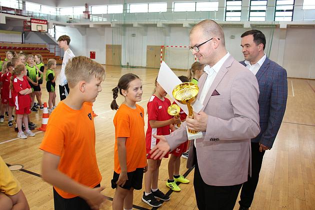 „Kto z nas lepiej i prędzej”. Konkurs sportowy dla uczniów szkół podstawowych