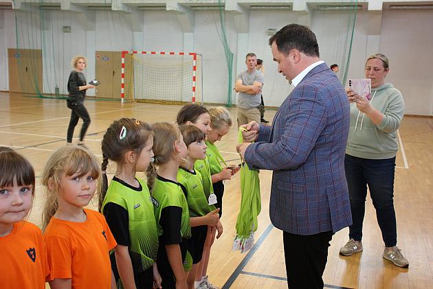 „Kto z nas lepiej i prędzej”. Konkurs sportowy dla uczniów szkół podstawowych
