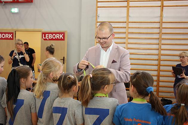 „Kto z nas lepiej i prędzej”. Konkurs sportowy dla uczniów szkół podstawowych