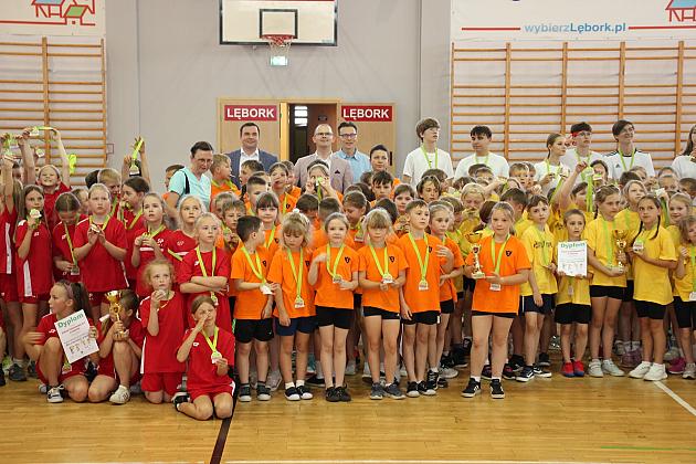 „Kto z nas lepiej i prędzej”. Konkurs sportowy dla uczniów szkół podstawowych